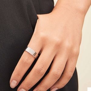 NWT- Mejuri Daily Stacker Ring